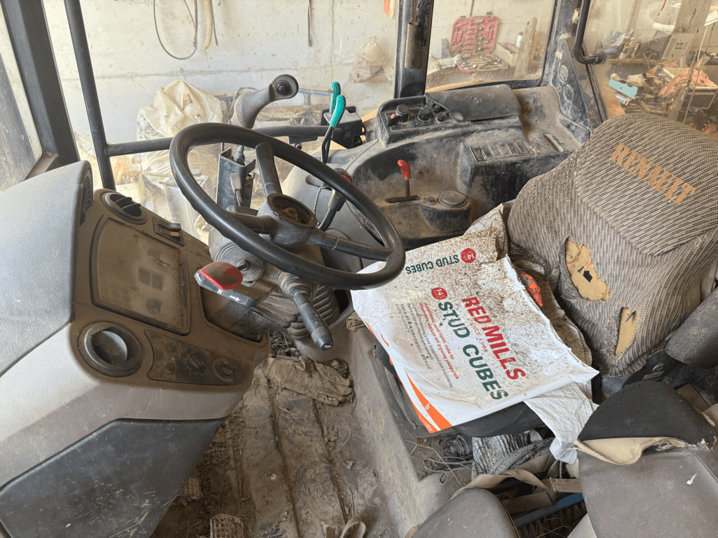 Traktor des Typs Renault CELTIS 456, Gebrauchtmaschine in TREMEUR (Bild 5)