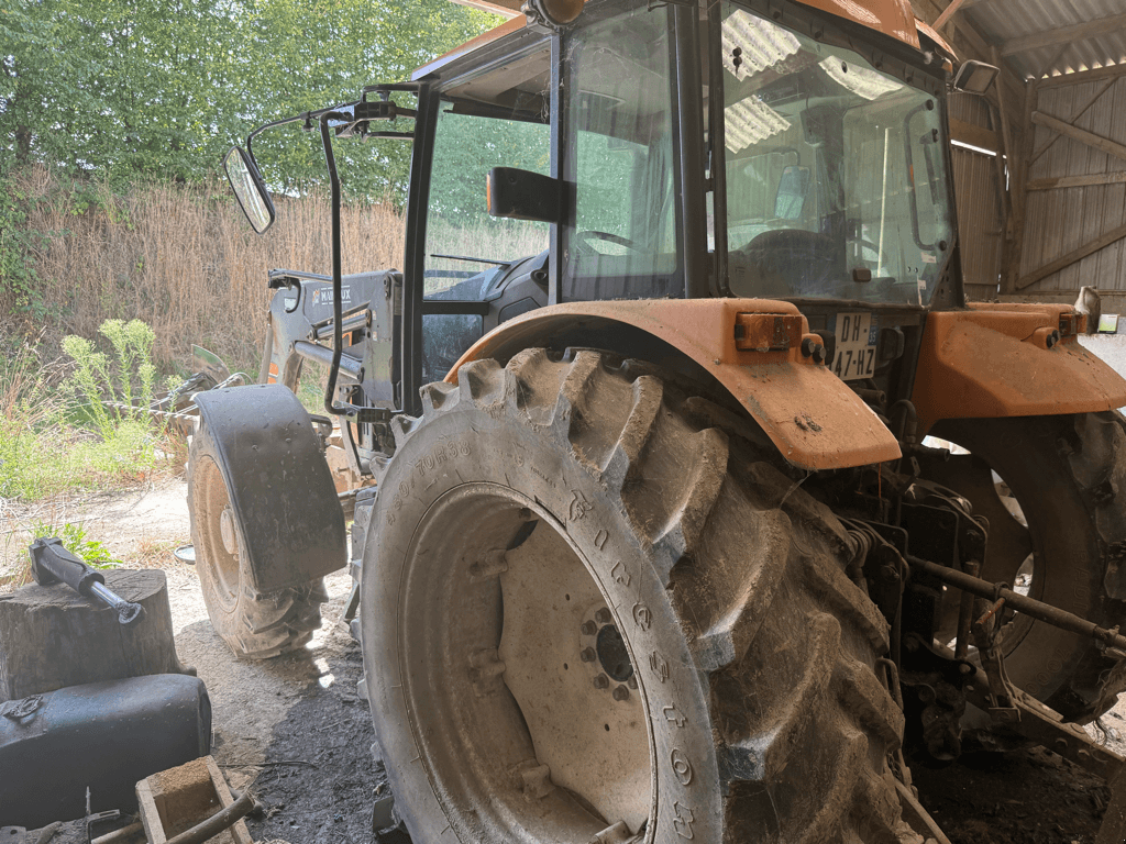 Traktor des Typs Renault CELTIS 456, Gebrauchtmaschine in TREMEUR (Bild 3)