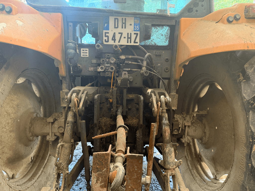 Traktor des Typs Renault CELTIS 456, Gebrauchtmaschine in TREMEUR (Bild 4)