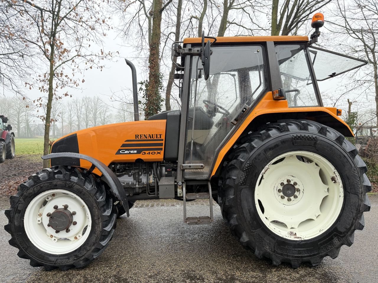 Traktor of the type Renault Ceres 340 X, Gebrauchtmaschine in Rossum (Picture 4)