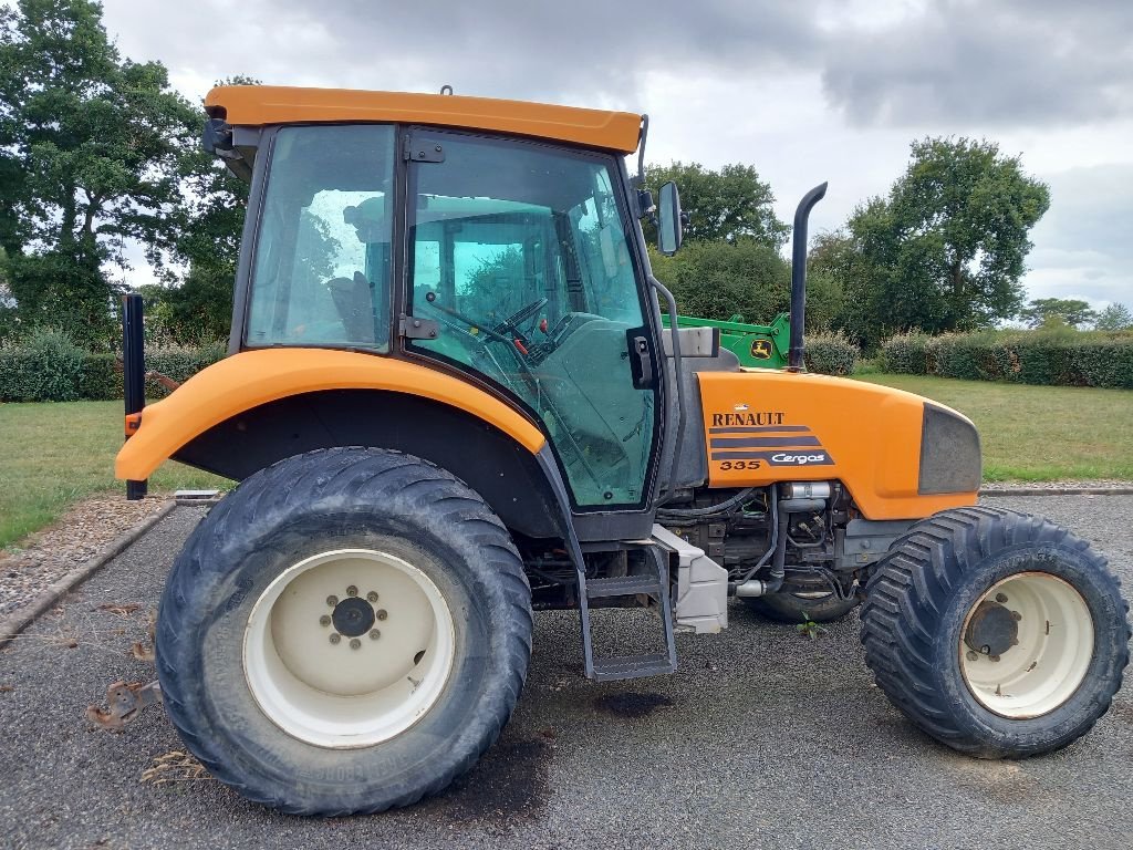 Traktor des Typs Renault Cergos 335, Gebrauchtmaschine in BRECE (Bild 2)