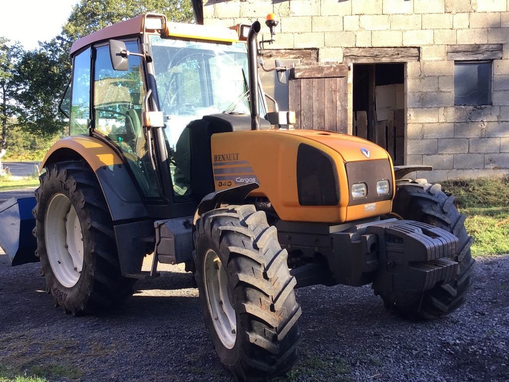 Traktor des Typs Renault CERGOS 340, Gebrauchtmaschine in SAINTE GENEVIEVE SUR AGENCE (Bild 2)