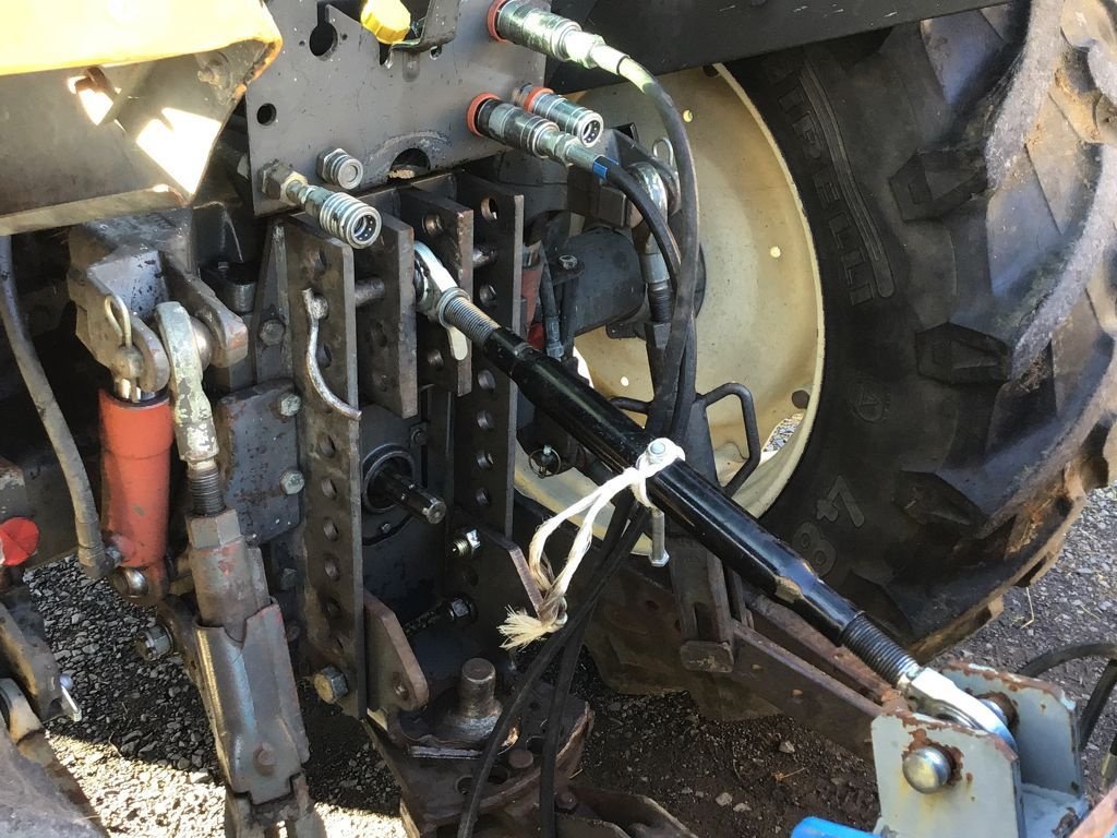 Traktor des Typs Renault CERGOS 340, Gebrauchtmaschine in SAINTE GENEVIEVE SUR AGENCE (Bild 5)