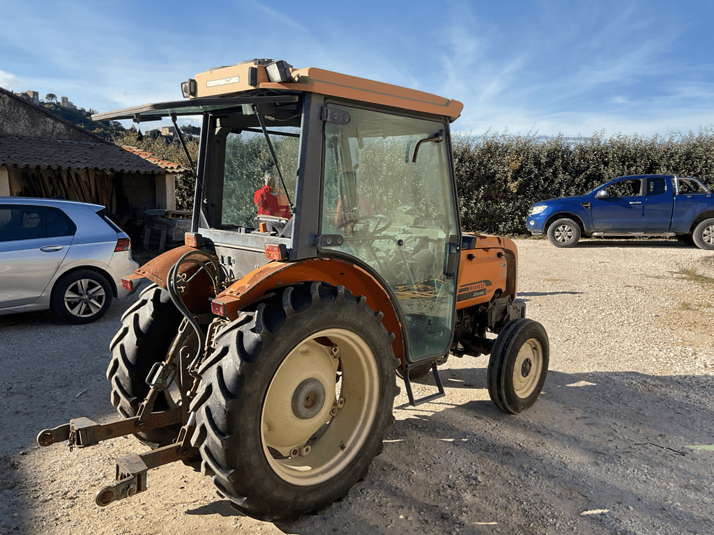 Traktor van het type Renault DIONIS 120, Gebrauchtmaschine in SAINT ANDIOL (Foto 4)