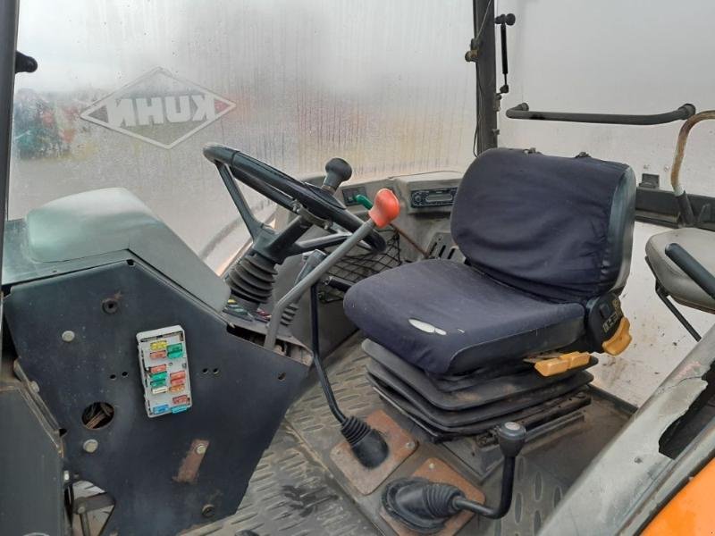 Traktor от тип Renault ERGOS95, Gebrauchtmaschine в ANTIGNY (Снимка 10)