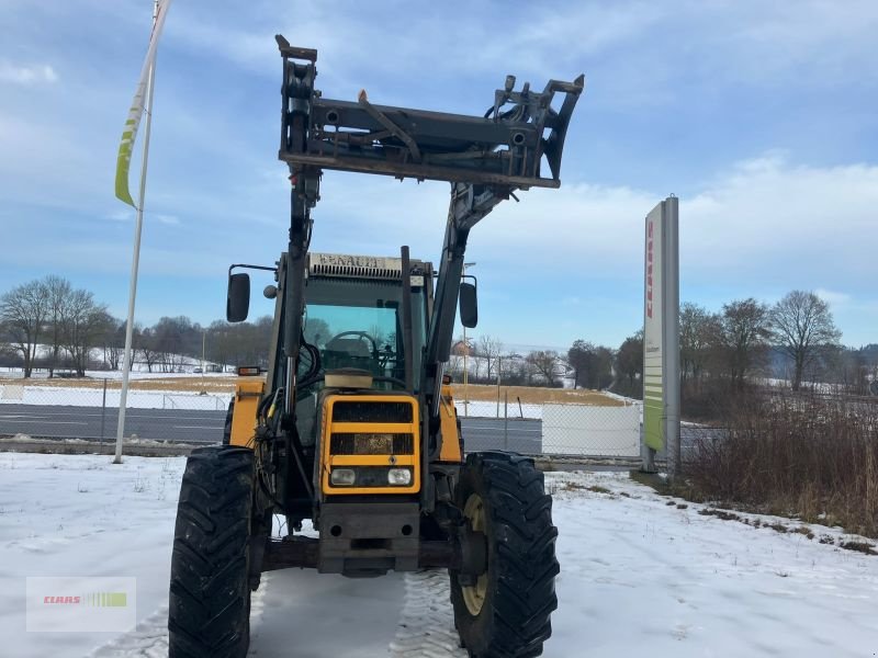 Traktor del tipo Renault GEBR. RENAULT 103.14, Gebrauchtmaschine In Mengkofen (Immagine 2)