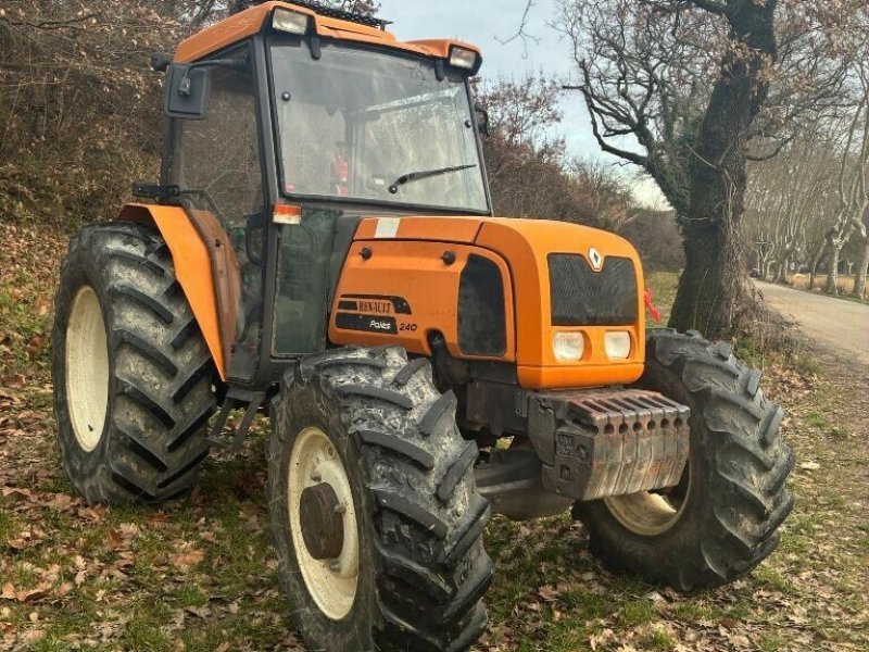 Traktor от тип Renault PALES 240, Gebrauchtmaschine в SAINT ANDIOL (Снимка 1)