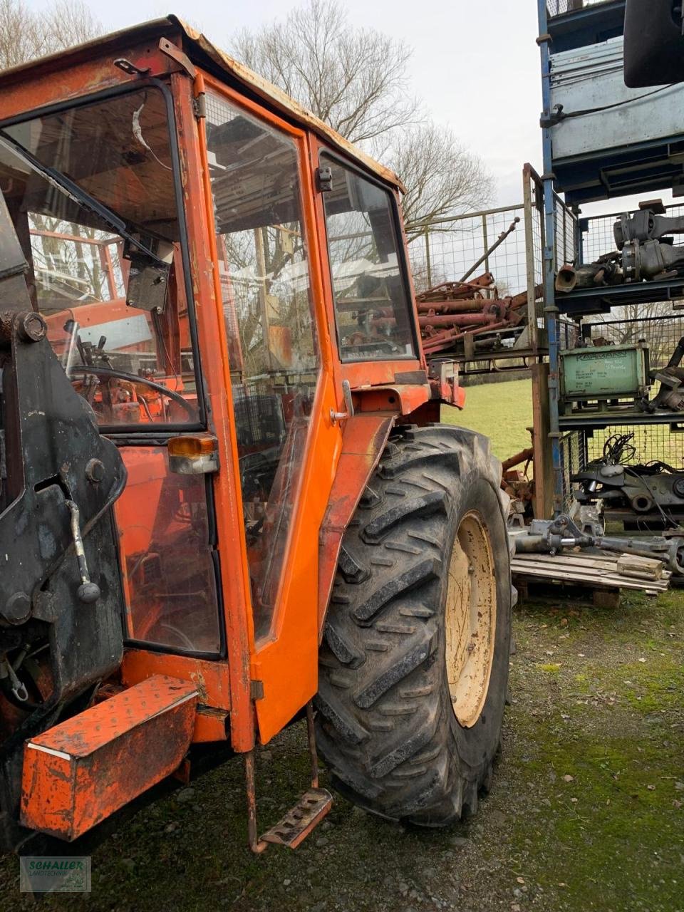 Traktor des Typs Renault Schlacht-Traktoren Renault 651-4, nur Teile, Traktoren sind demontiert, Gebrauchtmaschine in Geiselhöring (Bild 4)