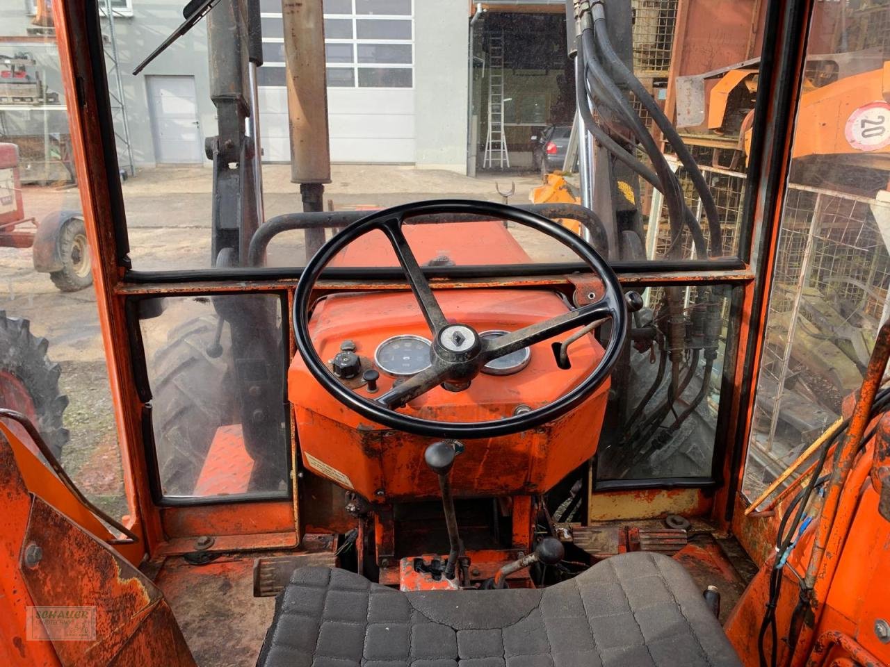 Traktor des Typs Renault Schlacht-Traktoren Renault 651-4, nur Teile, Traktoren sind demontiert, Gebrauchtmaschine in Geiselhöring (Bild 8)