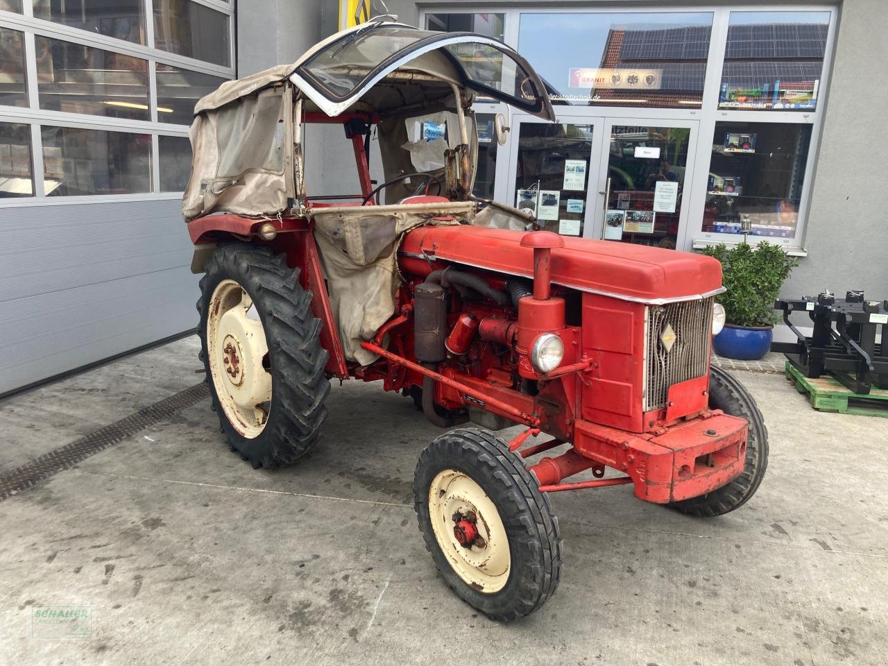 Traktor des Typs Renault Super 4, Gebrauchtmaschine in Geiselhöring (Bild 2)