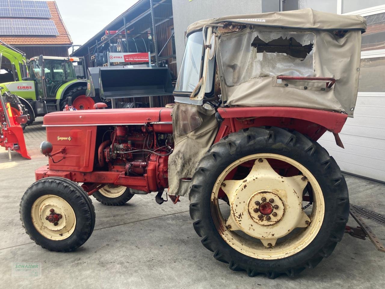 Traktor des Typs Renault Super 4, Gebrauchtmaschine in Geiselhöring (Bild 4)