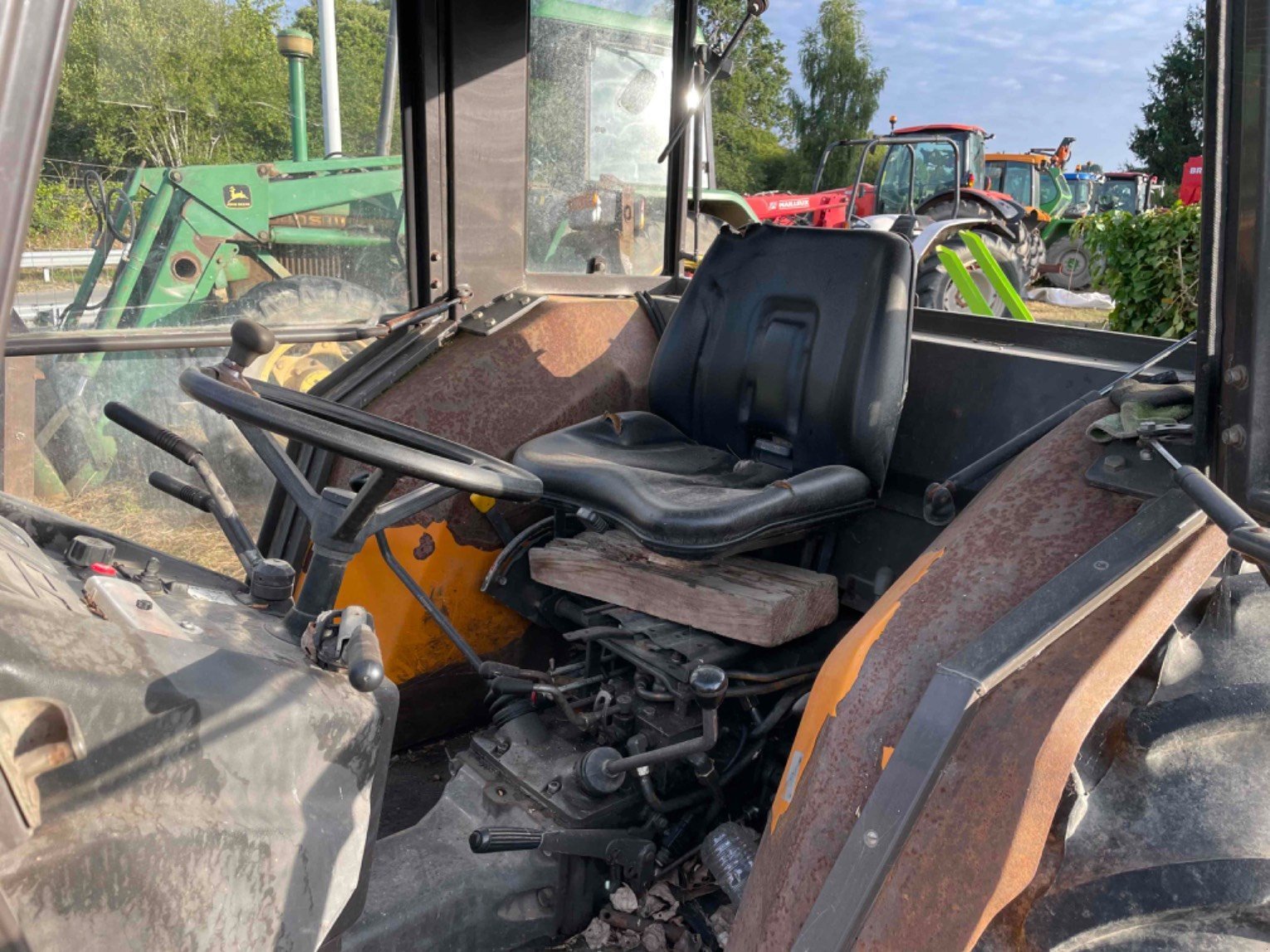 Traktor of the type Renault Tracteur agricole 55.14 LB Renault, Gebrauchtmaschine in LA SOUTERRAINE (Picture 5)