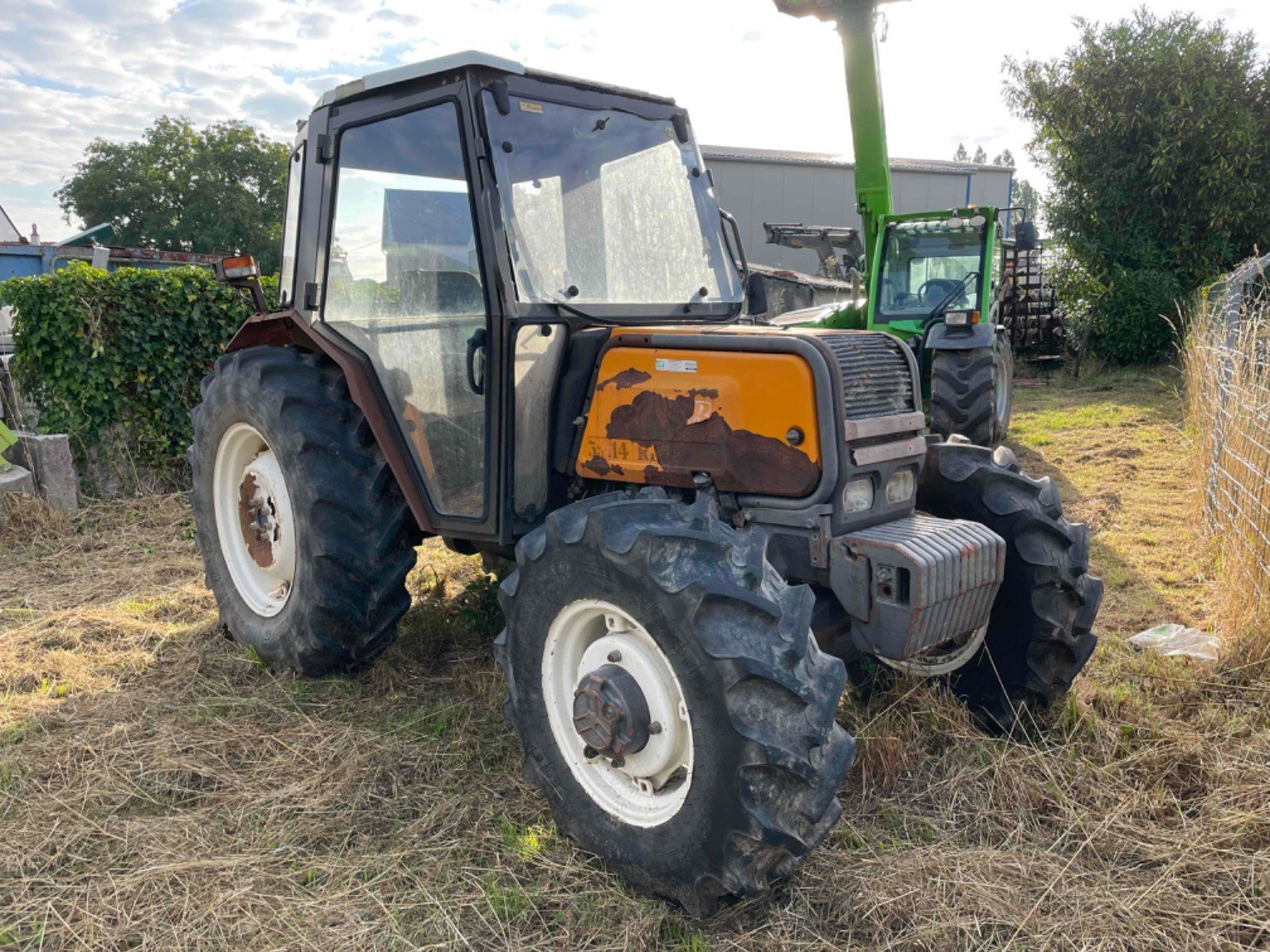 Traktor des Typs Renault Tracteur agricole 55.14 LB Renault, Gebrauchtmaschine in LA SOUTERRAINE (Bild 1)