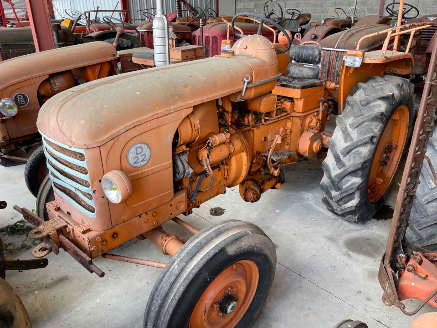 Traktor Türe ait Renault Tracteur agricole D22 Renault, Gebrauchtmaschine içinde LA SOUTERRAINE (resim 3)