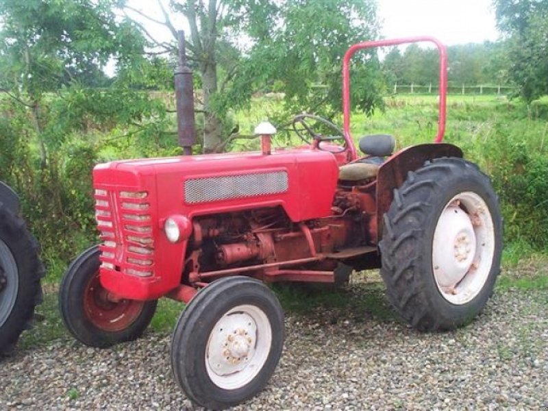 Traktor tip R.M. International B275, Gebrauchtmaschine in Storvorde (Poză 1)