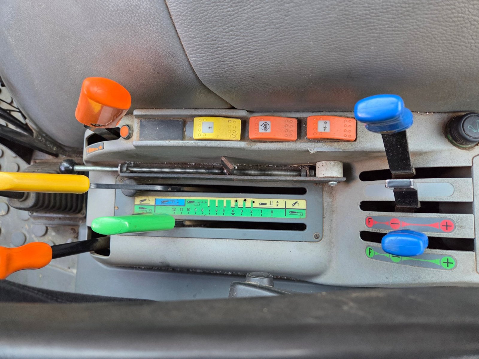 Traktor van het type Same Explorer 3 100, Gebrauchtmaschine in Iphofen OT Mönchsondheim (Foto 3)