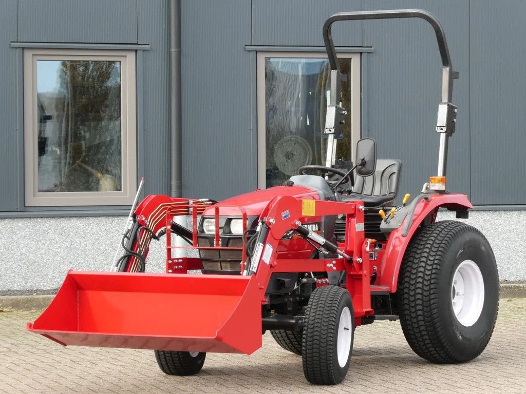 Traktor van het type Shibaura ST330 4wd HST / 0266 Draaiuren / Voorlader, Gebrauchtmaschine in Swifterband (Foto 1)