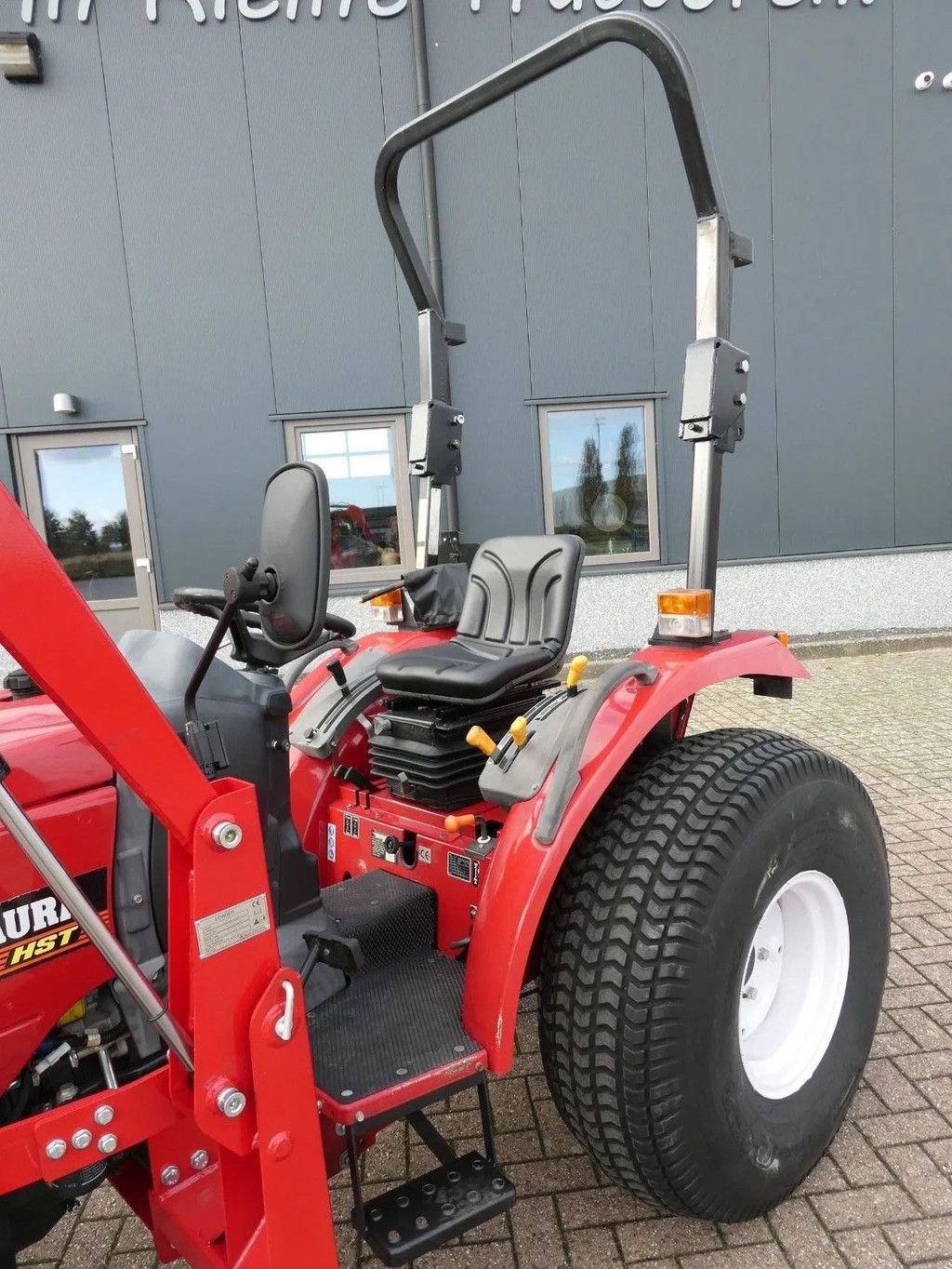 Traktor van het type Shibaura ST330 4wd HST / 0266 Draaiuren / Voorlader, Gebrauchtmaschine in Swifterband (Foto 10)