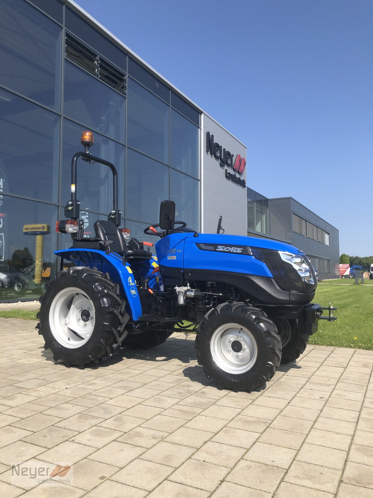 Traktor of the type Solis 16, Neumaschine in Bad Waldsee Mennisweiler (Picture 1)