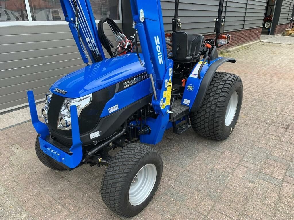 Traktor des Typs Solis 26 4WD 24.5 PK minitractor NIEUW + frontlader / GAZONBANDEN, Neumaschine in Neer (Bild 5)