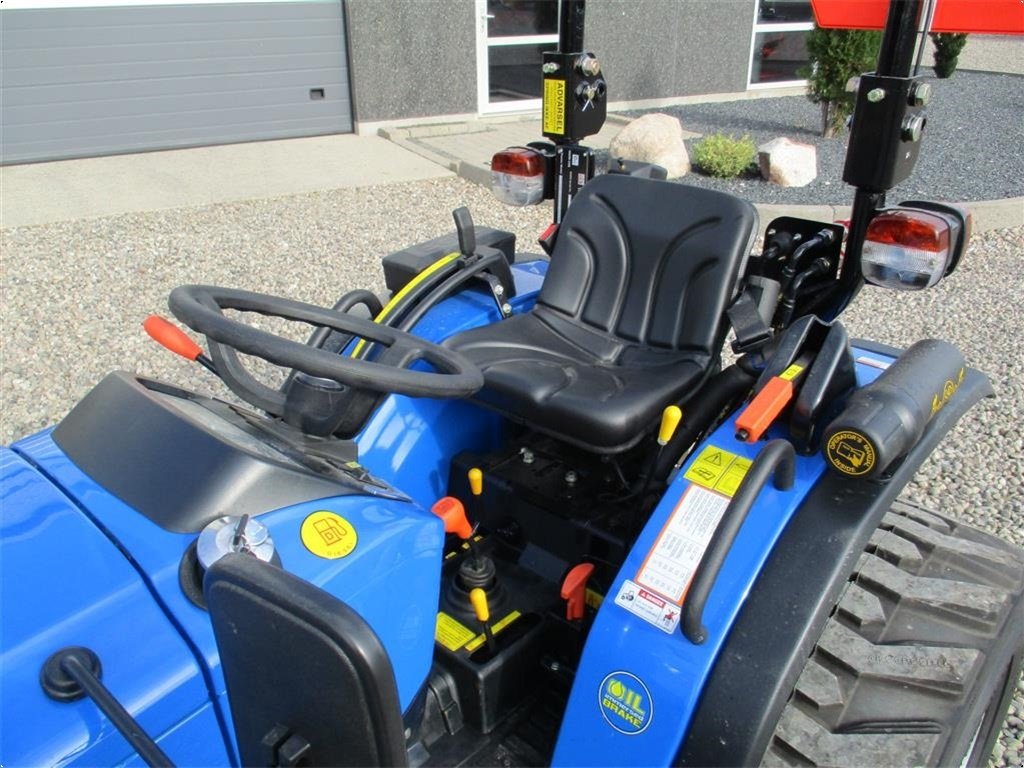 Traktor des Typs Solis 26 6+2 gearmaskine med Servostyrring og Industri hjul, Gebrauchtmaschine in Lintrup (Bild 6)
