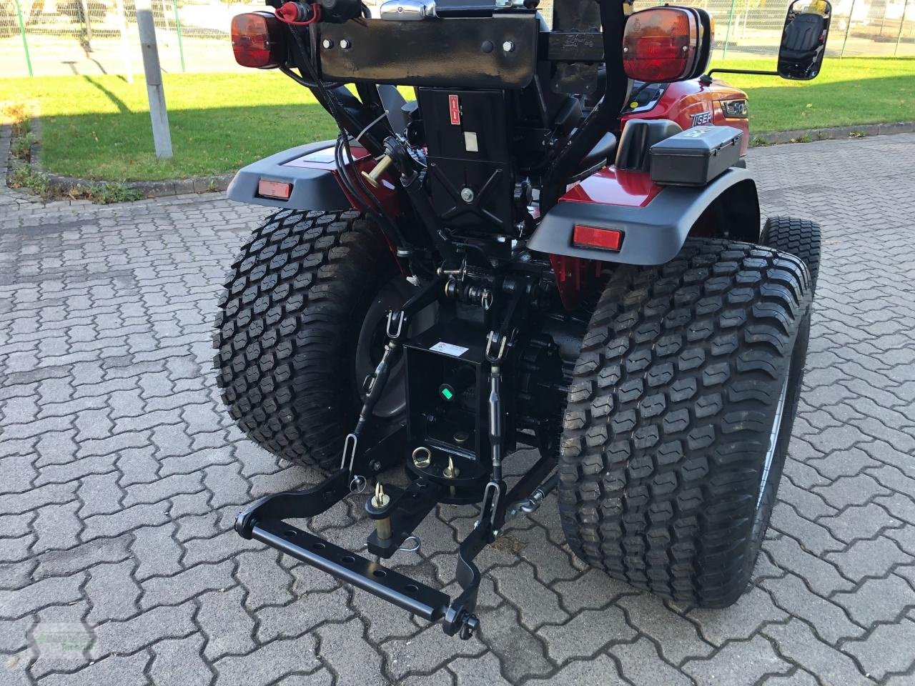 Traktor of the type Solis 26 6+2 Tiger, Neumaschine in Hess.Oldendorf (Picture 4)