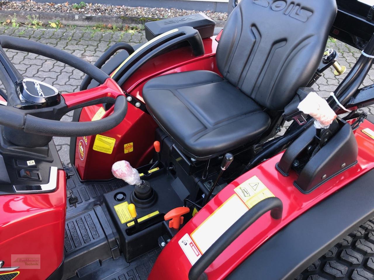 Traktor of the type Solis 26 6+2 Tiger, Neumaschine in Hess.Oldendorf (Picture 8)