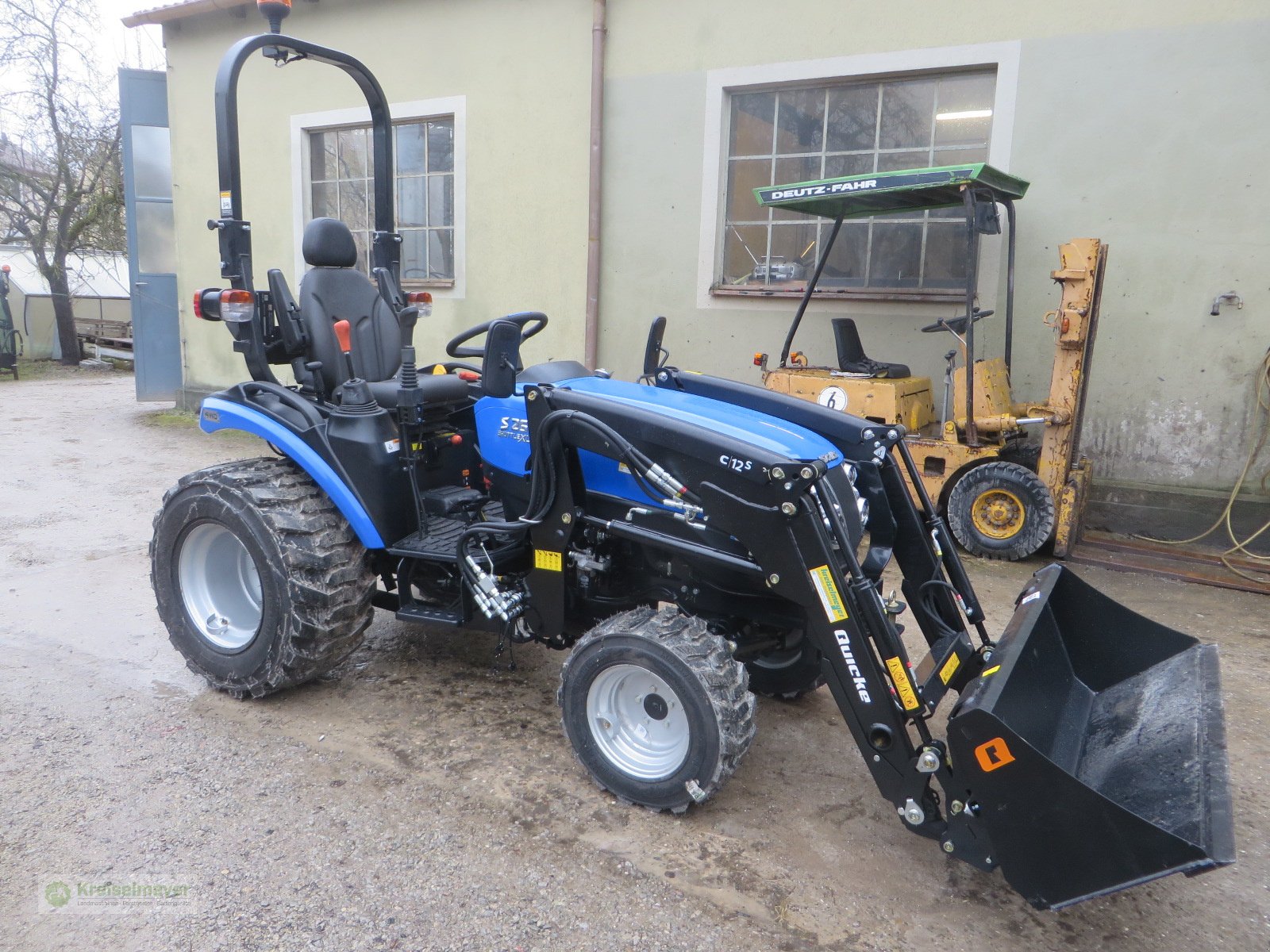 Traktor Türe ait Solis 26 9+9 mit Alö Quicke C12s Frontlader + Schaufel + Straßenzulassung, Neumaschine içinde Feuchtwangen (resim 2)