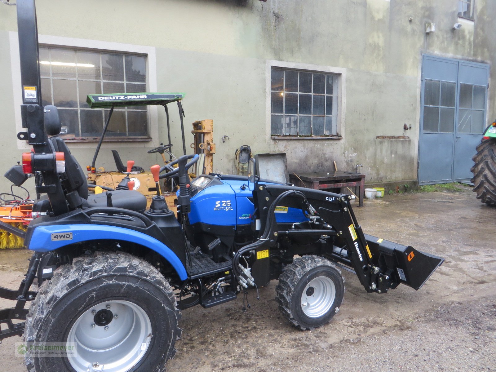 Traktor Türe ait Solis 26 9+9 mit Alö Quicke C12s Frontlader + Schaufel + Straßenzulassung, Neumaschine içinde Feuchtwangen (resim 3)