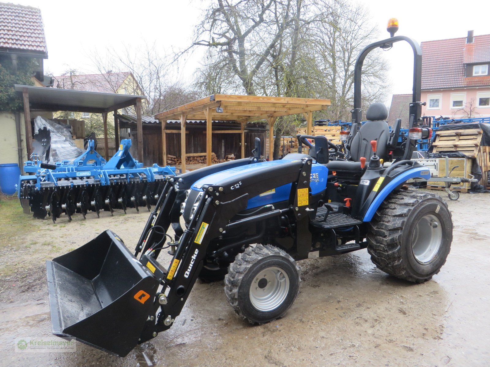 Traktor Türe ait Solis 26 9+9 mit Alö Quicke C12s Frontlader + Schaufel + Straßenzulassung, Neumaschine içinde Feuchtwangen (resim 5)