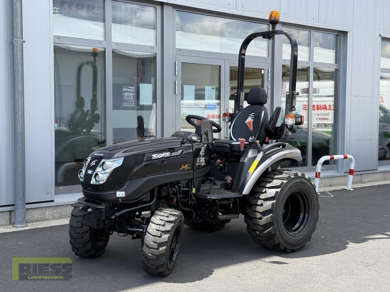 Traktor des Typs Solis 26 9+9 Rops Panther (Black), Neumaschine in Homberg/Ohm - Maulbach (Bild 1)