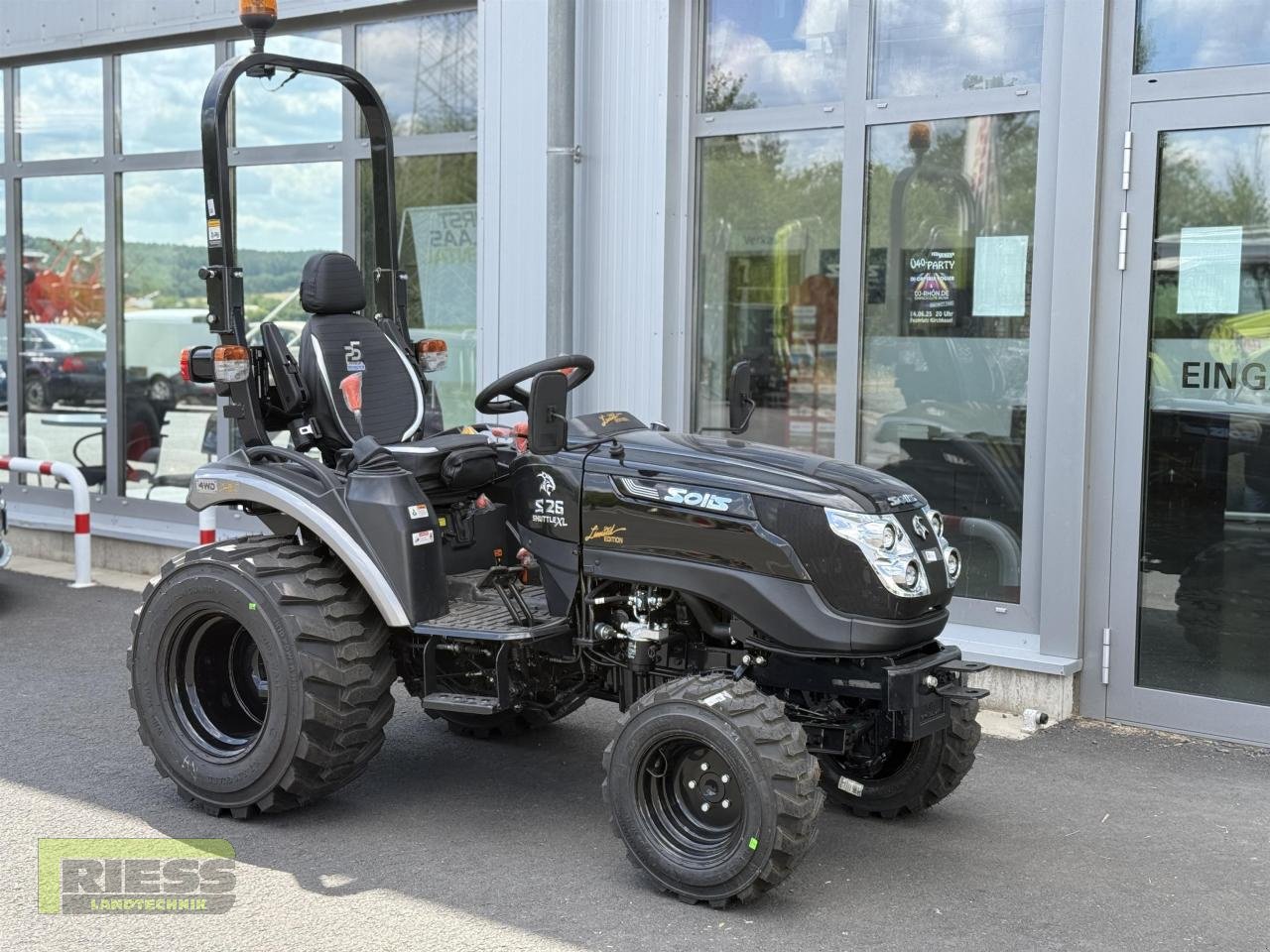 Traktor des Typs Solis 26 9+9 Rops Panther (Black), Neumaschine in Homberg/Ohm - Maulbach (Bild 2)