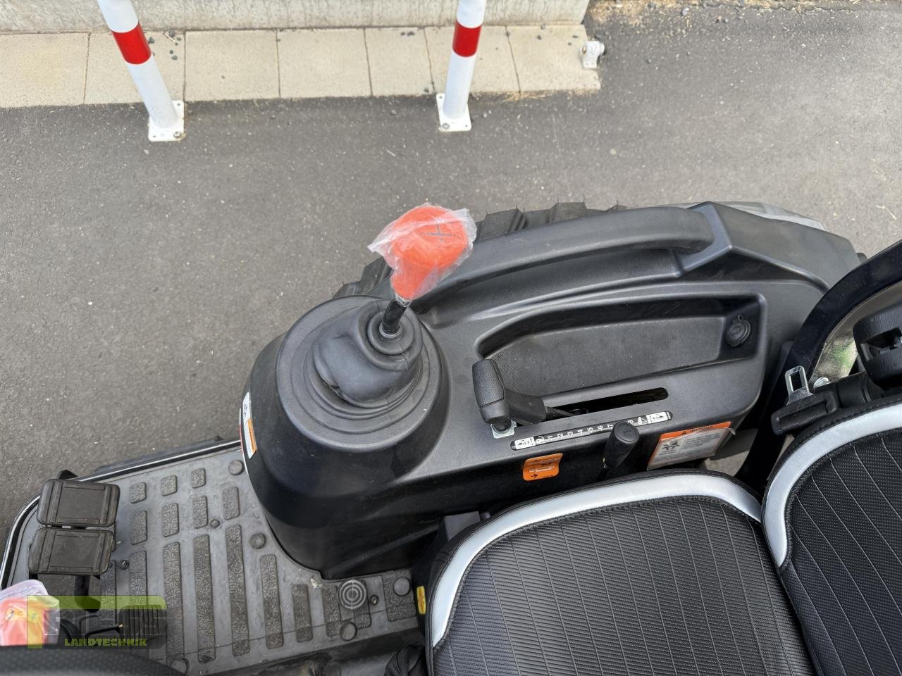 Traktor des Typs Solis 26 9+9 Rops Panther (Black), Neumaschine in Homberg/Ohm - Maulbach (Bild 5)