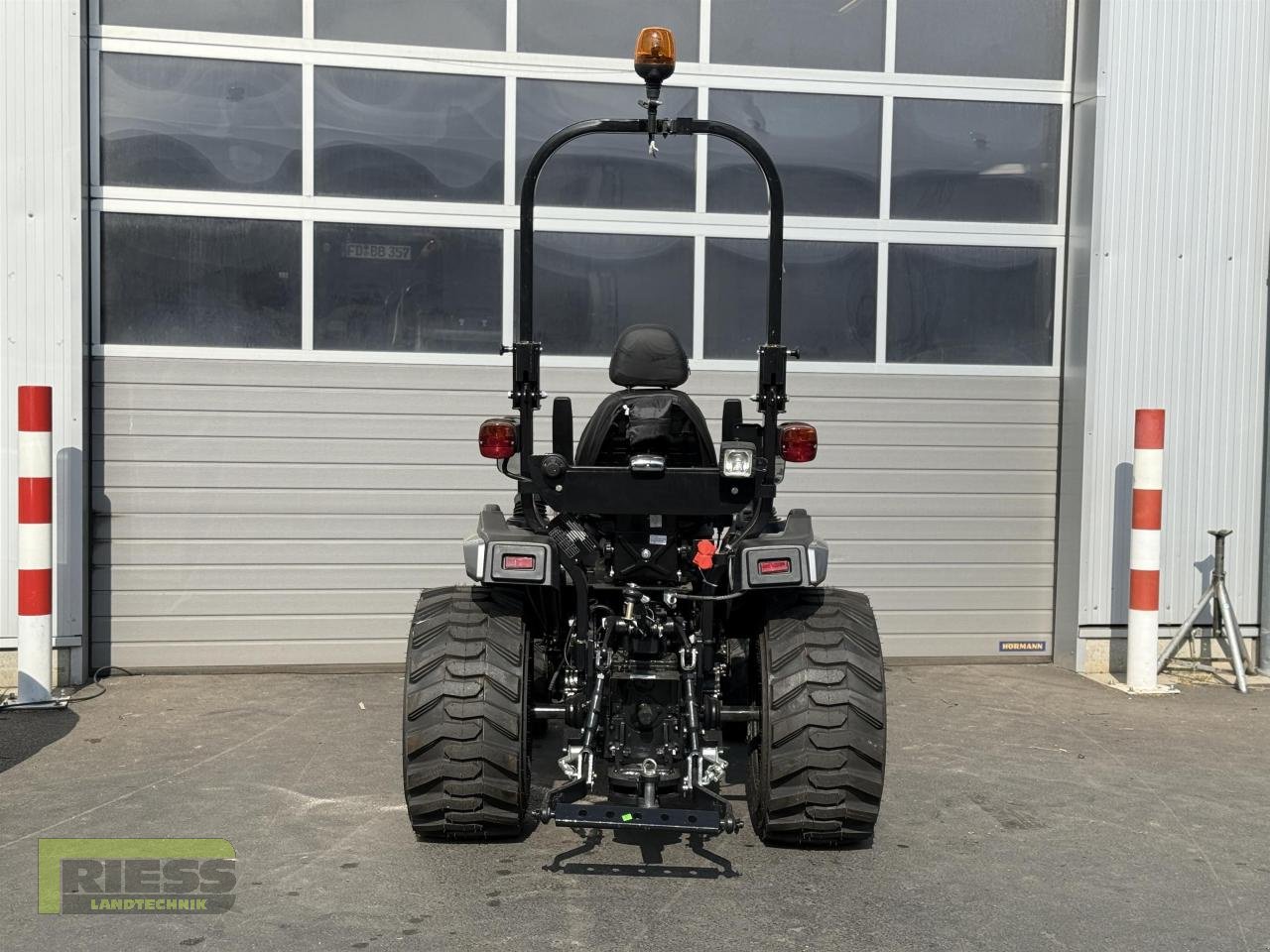 Traktor des Typs Solis 26 9+9 Rops Panther (Black), Neumaschine in Homberg/Ohm - Maulbach (Bild 3)