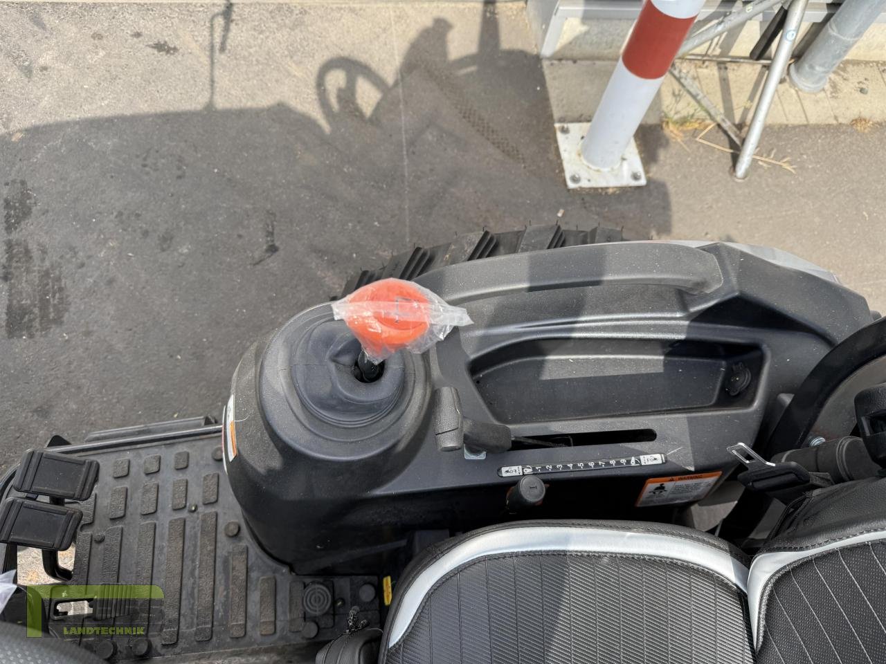 Traktor des Typs Solis 26 9+9 Rops Panther (Black), Neumaschine in Homberg/Ohm - Maulbach (Bild 5)