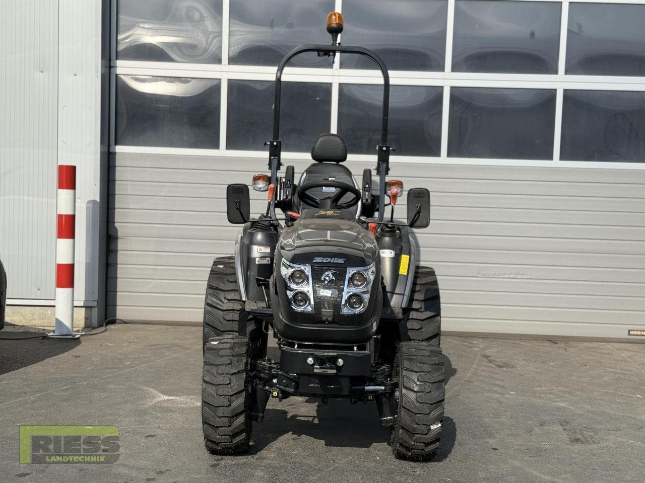 Traktor des Typs Solis 26 9+9 Rops Panther (Black), Neumaschine in Homberg/Ohm - Maulbach (Bild 8)