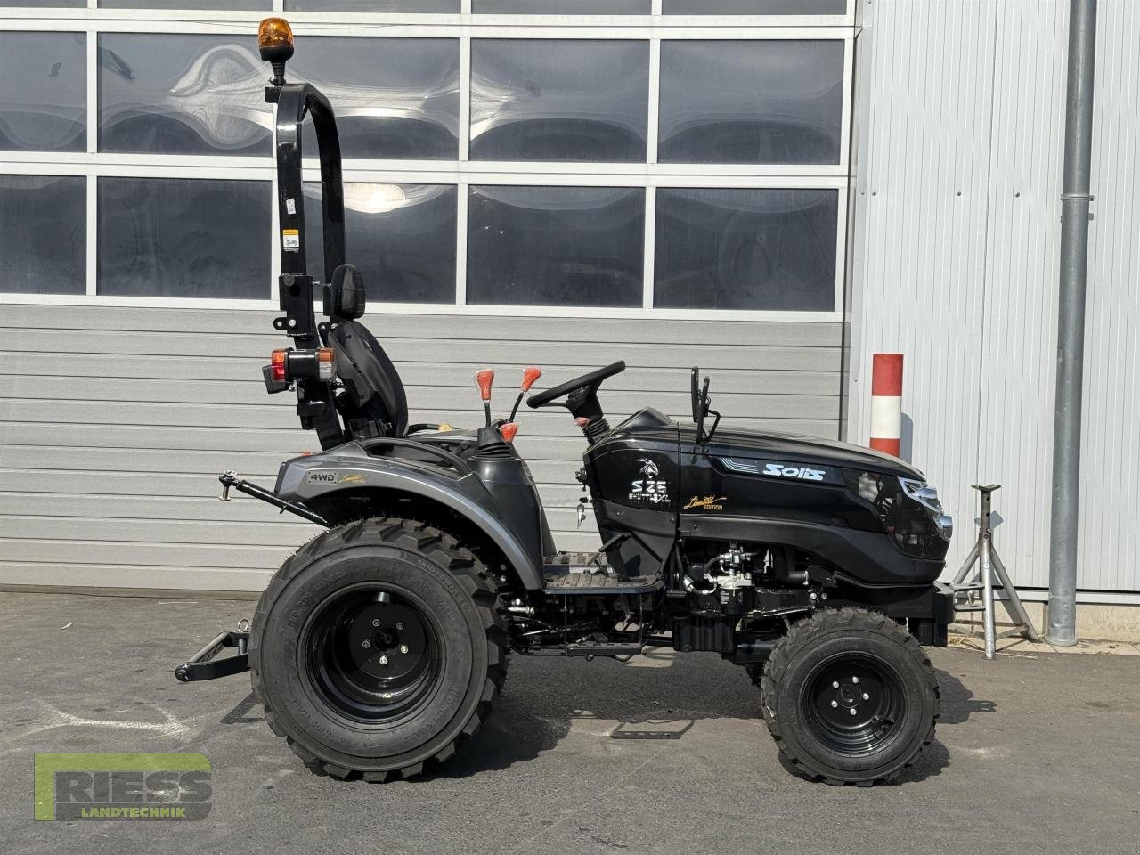 Traktor des Typs Solis 26 9+9 Rops Panther (Black), Neumaschine in Homberg/Ohm - Maulbach (Bild 10)