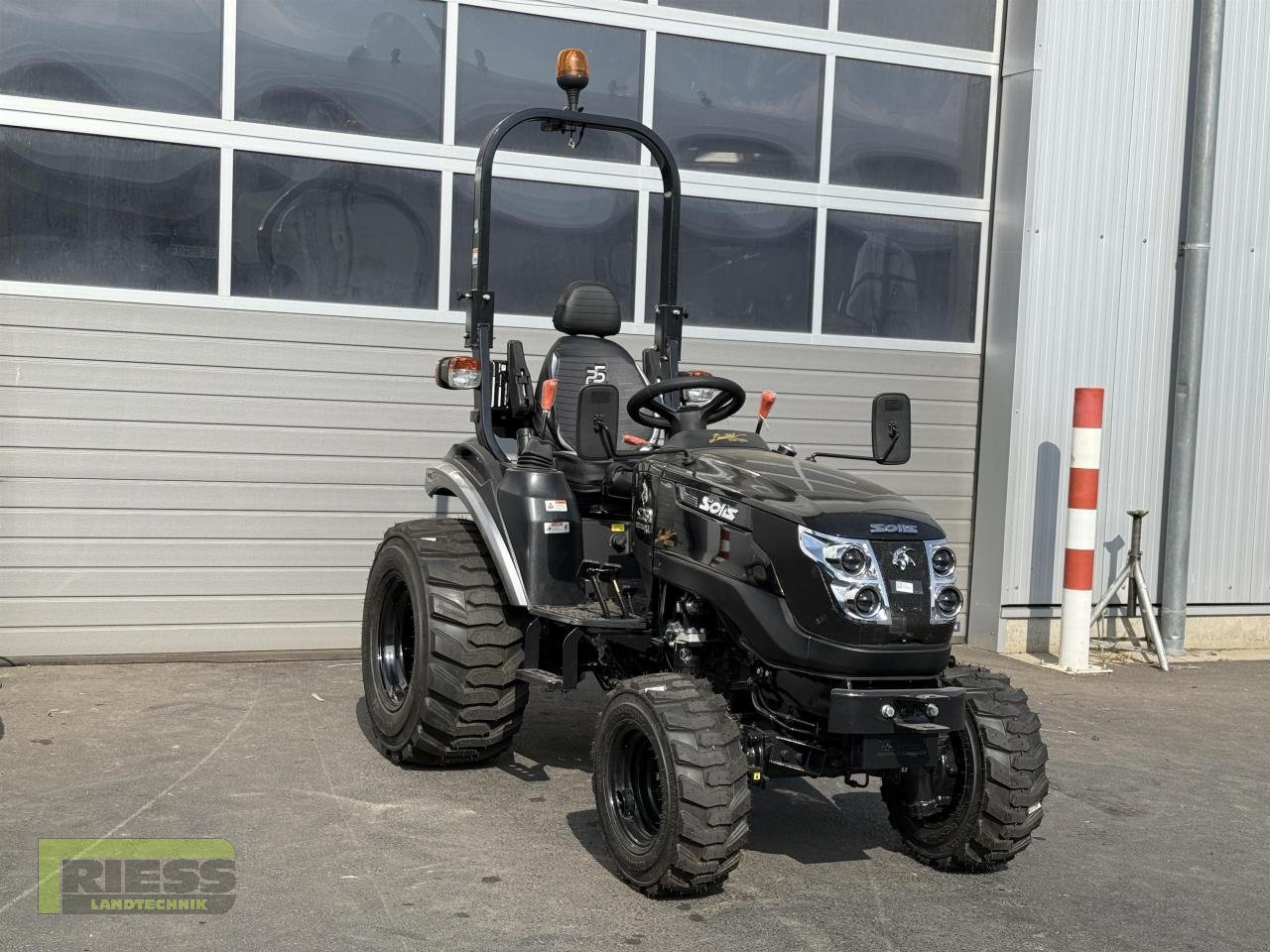 Traktor des Typs Solis 26 9+9 Rops Panther (Black), Neumaschine in Homberg/Ohm - Maulbach (Bild 14)