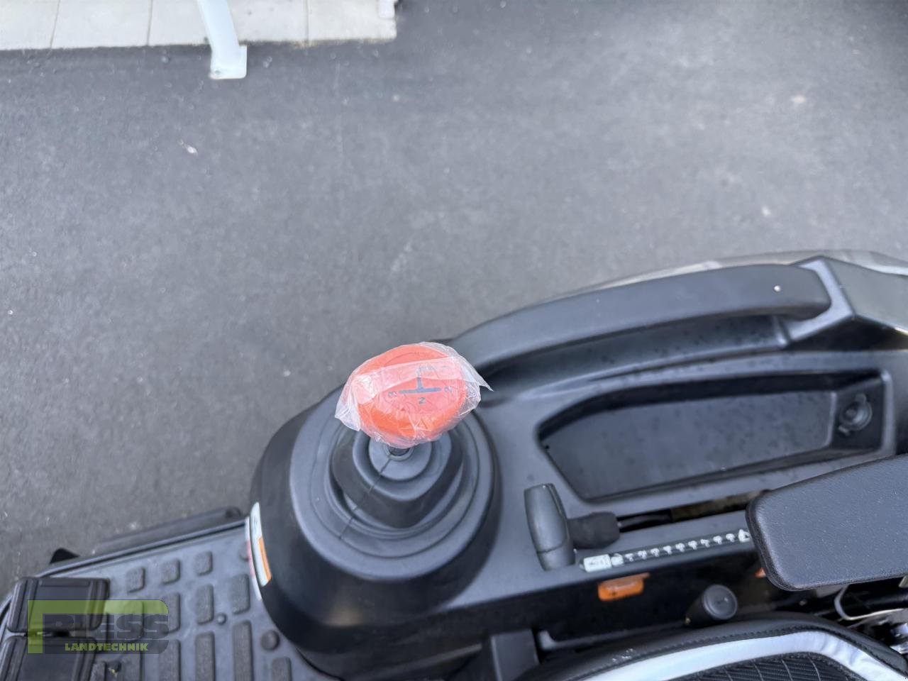 Traktor of the type Solis 26 9+9 Rops Panther Galaxy Pro, Neumaschine in Homberg/Ohm - Maulbach (Picture 5)