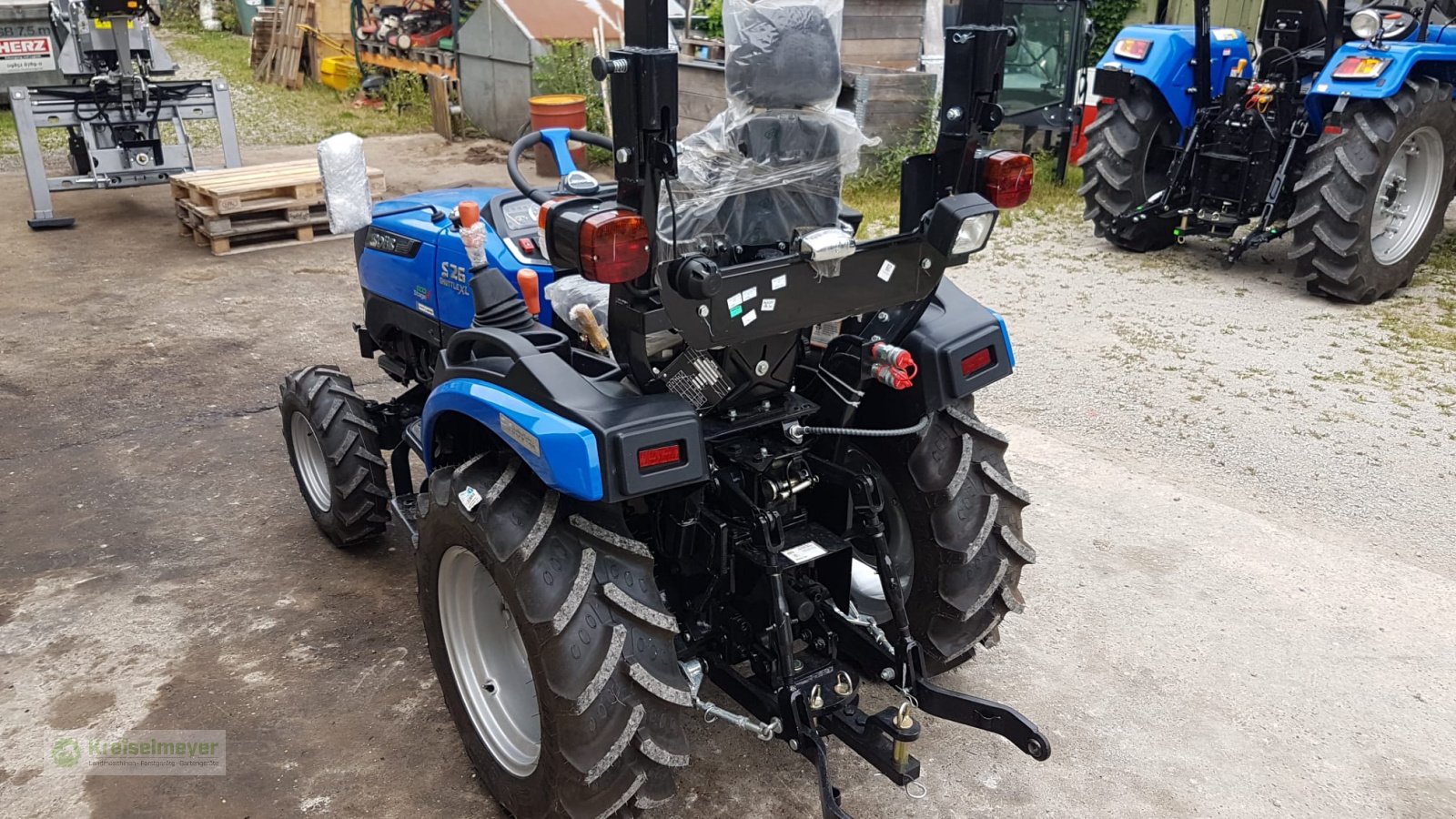 Traktor του τύπου Solis 26 9+9 Shuttle XL + Straßenzulassung + Allrad + Radial-Bereifung NEU, Neumaschine σε Feuchtwangen (Φωτογραφία 4)
