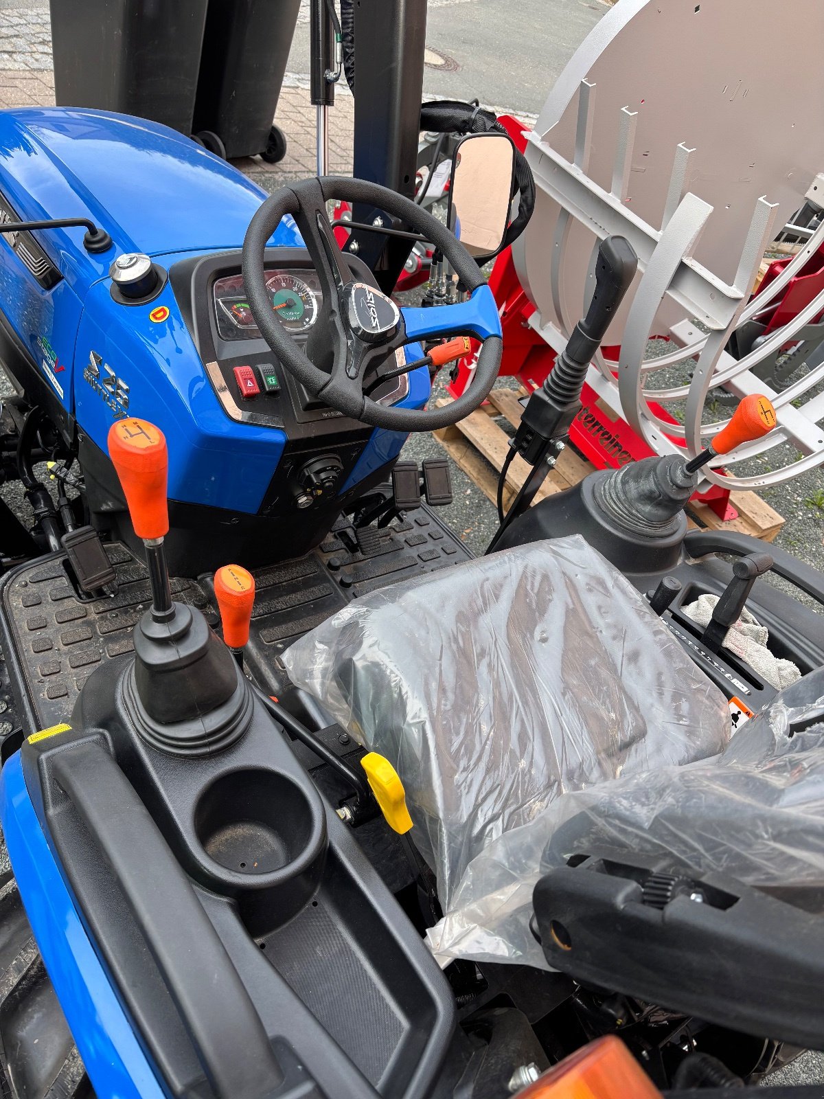 Traktor Türe ait Solis 26/9+9, Neumaschine içinde Hagenbüchach (resim 3)