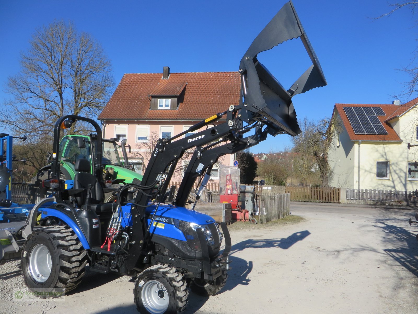 Traktor des Typs Solis 26 HST + Alö Quicke Frontlader + Greifschaufel + Straßenzulassung, Neumaschine in Feuchtwangen (Bild 1)
