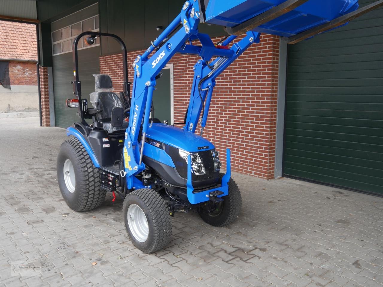 Traktor of the type Solis 26 HST + Frontlader, Vorführmaschine in Borken (Picture 3)