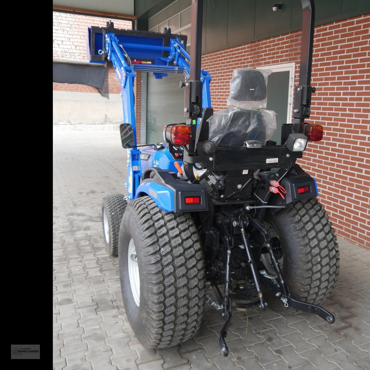 Traktor of the type Solis 26 HST + Frontlader, Vorführmaschine in Borken (Picture 9)