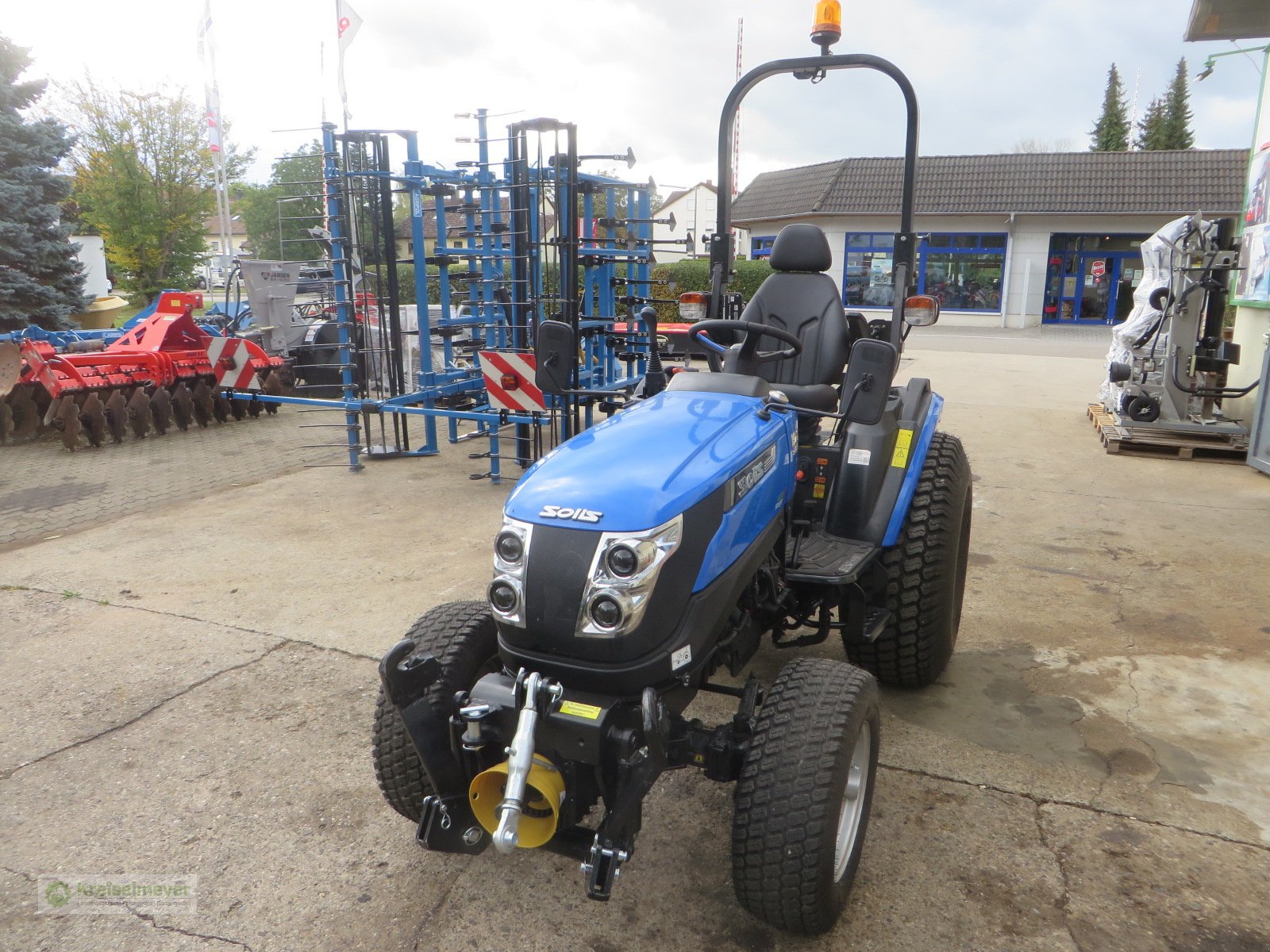 Traktor tipa Solis 26 HST  Hydrostat Getriebe + Fronthydraulik / Frontzapfwelle + Rasenbereifung Kleintraktor, Neumaschine u Feuchtwangen (Slika 1)