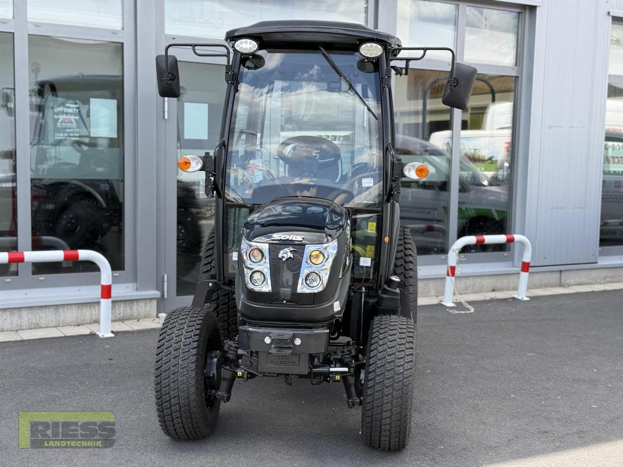 Traktor des Typs Solis 26 HST Kabine Panther (Black), Neumaschine in Homberg/Ohm - Maulbach (Bild 10)