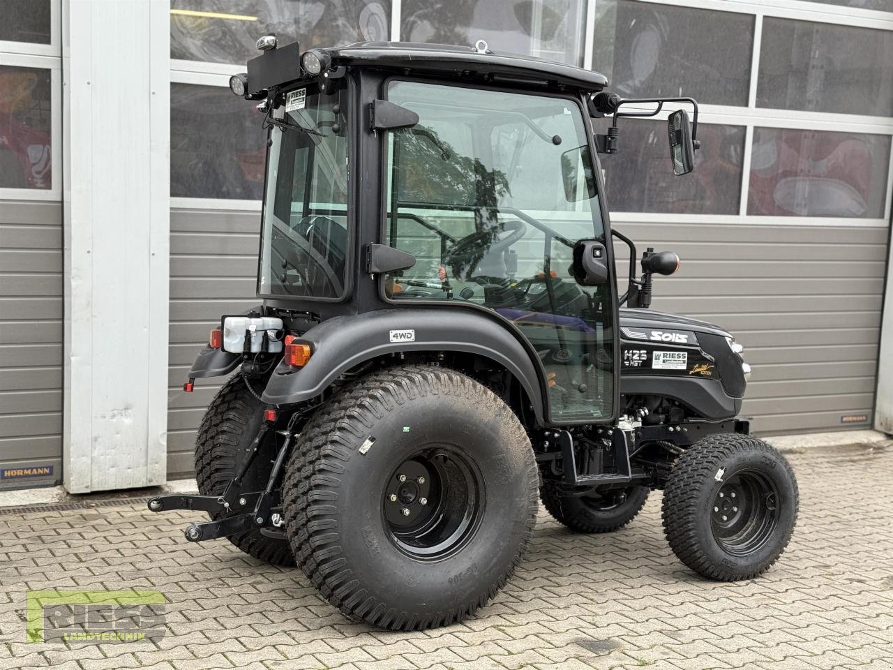 Traktor des Typs Solis 26 HST Kabine Panther (Black), Neumaschine in Homberg/Ohm - Maulbach (Bild 13)