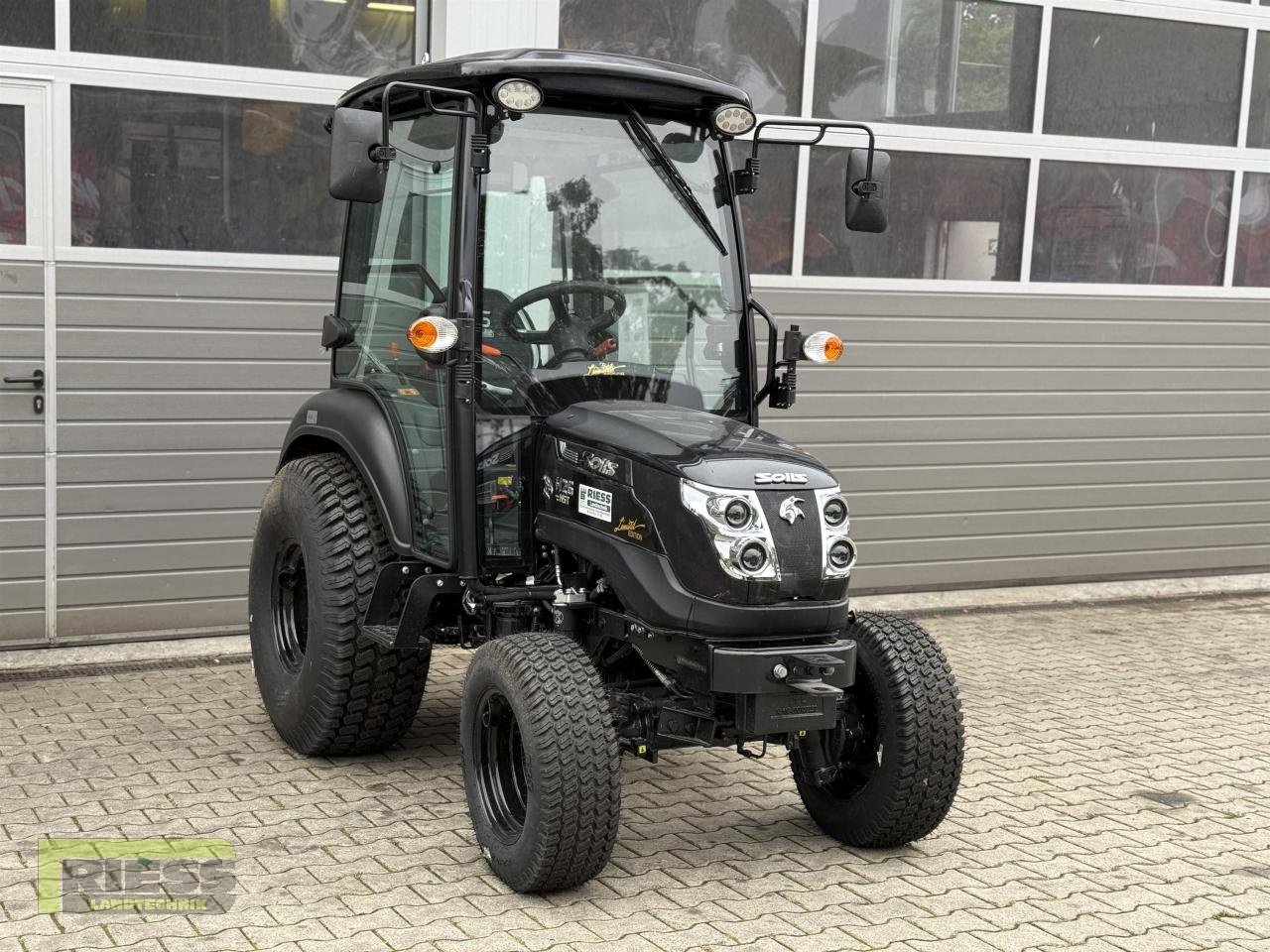 Traktor des Typs Solis 26 HST Kabine Panther (Black), Neumaschine in Homberg/Ohm - Maulbach (Bild 14)