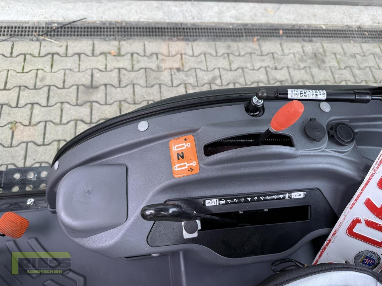 Traktor des Typs Solis 26 HST Kabine Panther (Black), Neumaschine in Homberg/Ohm - Maulbach (Bild 5)