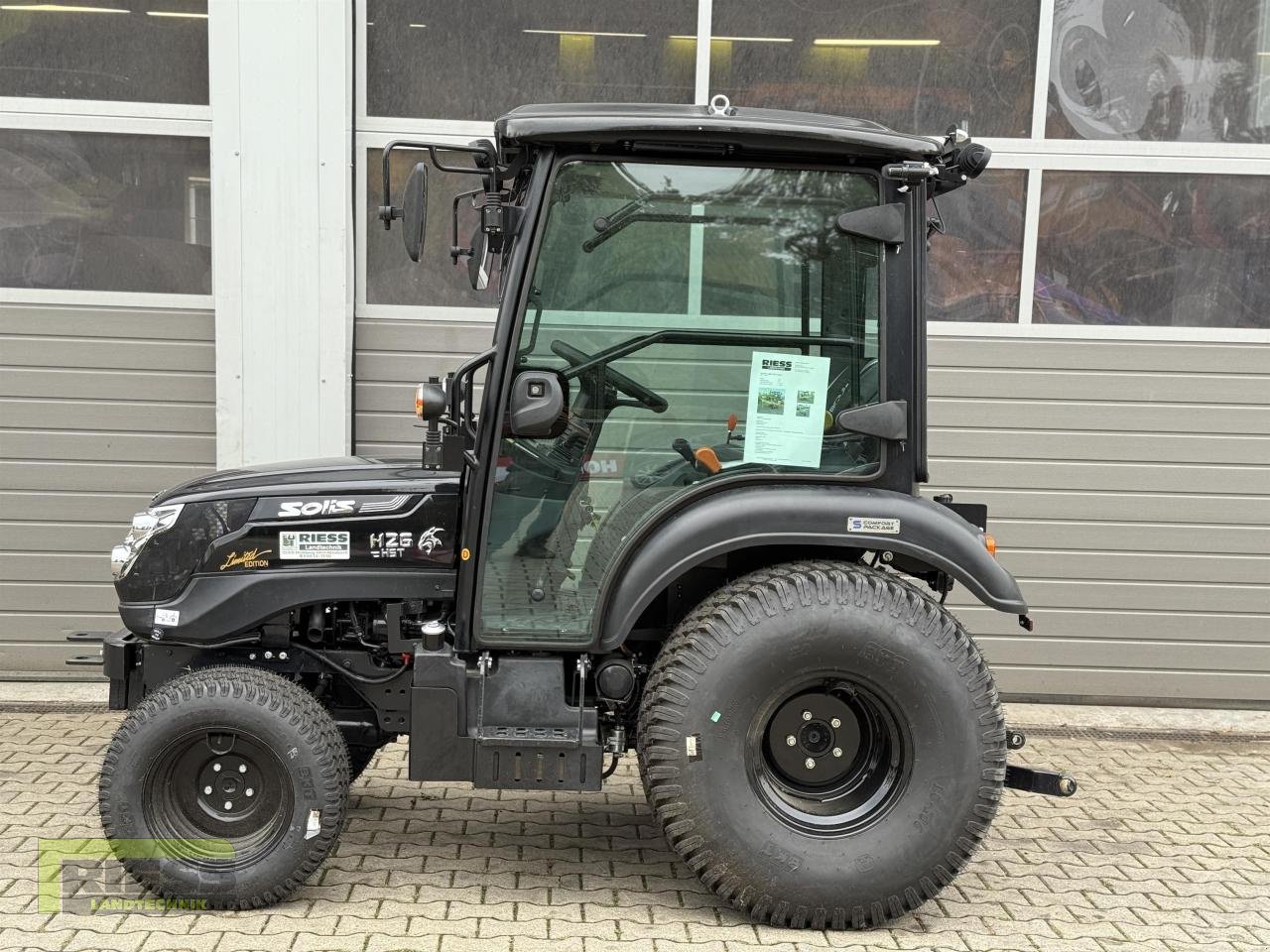 Traktor des Typs Solis 26 HST Kabine Panther (Black), Neumaschine in Homberg/Ohm - Maulbach (Bild 10)